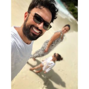 Tarkan Instagram - Bu sıcak yaz günlerinde bir tatil #tbt ’si güzel olur dedim.
Daha önce de fotoğraflar paylaştığım Seyşeller tatilinden işte birkaç kare daha🏝☀️💛

It was an unforgettable holiday. Thanks a lot to @fsseychelles and to my dear friend @ilkertopdemir 🙏🏻😘