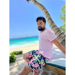 Tarkan Instagram - Bu sıcak yaz günlerinde bir tatil #tbt ’si güzel olur dedim.
Daha önce de fotoğraflar paylaştığım Seyşeller tatilinden işte birkaç kare daha🏝☀️💛

It was an unforgettable holiday. Thanks a lot to @fsseychelles and to my dear friend @ilkertopdemir 🙏🏻😘