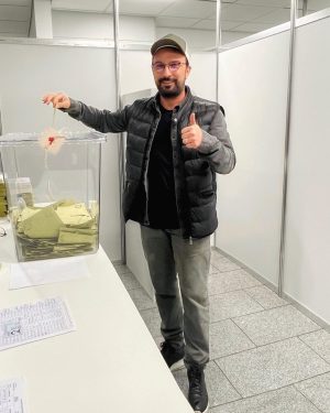 Tarkan Instagram - Biz oyumuzu verdik.
Siz de verin mutlaka 🗳️
Hepimiz için en iyisi, 
en hayırlısı olsun 🙏🏻🤍

#oyver