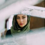 Tarlan Parvaneh Instagram - . از خودم بیشتر دوسش دارم ، نه که عاشق باشم فقط هر موقع ازم دور می شه حالم بده ، یا مثلا نگام که می کنه دیگه نمیشنوم چی میگه !! فکر می کنه‌ حواس پرتم ، ولی نمی دونه تو سرم چی میگذره که !! نه که عاشق باشم فقط دستامو که مى گيره هیچی برام مهم نيس ، دلم می خواد دنیا همونجا تموم شه .. نه که عاشق باشم فقط دنیارو بدون اون نمیخوام .. وقتی نگاش می کنم فکر می کنم خدا واسه خودم ساختتش اصلا ، خدایاشکرت می شه ازم نگیریش ؟ می شه کسی بیشتر از من دعا نکرده باشه واسه داشتنش ؟ می شه ؟ می شه ؟ می شه؟ #درباره_ترگل