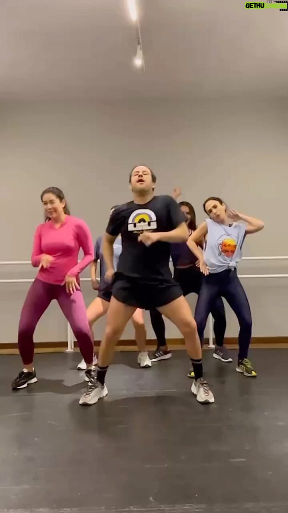 Tatá Werneck Instagram - Garantindo minha vaga na repescagem da dança dos famosos . Maravilhoso @justneto e as meninas do axé calça marcando @kizivaz @yris_sampaio @brunaaiiso :) @ivetesangalo