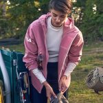 Taylor Hill Instagram – Hiking with FILA
Embrace the Outdoors in Spring 🏕️