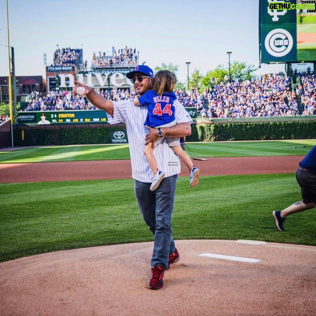 Taylor Kinney Instagram - Thanks! @cubs Got to take my little man to throw the first pitch at Wrigley Field last week. We didn’t hop it this time. @arizz_44