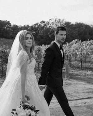 Taylor Lautner Instagram - @taylorlautner and @taydome have officially tied the knot! “It couldn’t have been more perfect. I could’ve been anywhere marrying my best friend and the love of my life but the setting of the ceremony definitely made the whole thing feel surreal. The sunset over the mountains exactly when we said our ‘I dos’ made it feel like a dream,” shares the groom. The couple worked with event planners Josiah Carr and Justin McGregor of Samkoma (@samkoma.world) for their California vineyard estate wedding. Tap the link in our bio to see exclusive photos from the couple's stunning autumn wedding. Photo: @nicoleivanovphoto