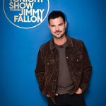 Taylor Lautner Instagram - @fallontonight for a very special Halloween episode let’s goooo!!!