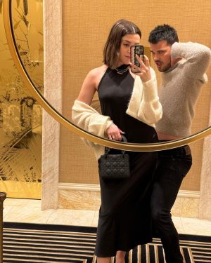 Taylor Lautner Instagram - Instagram vs reality vs just me really serving 

Thank you @wynnlasvegas for the most unbelievable stay I love you forever