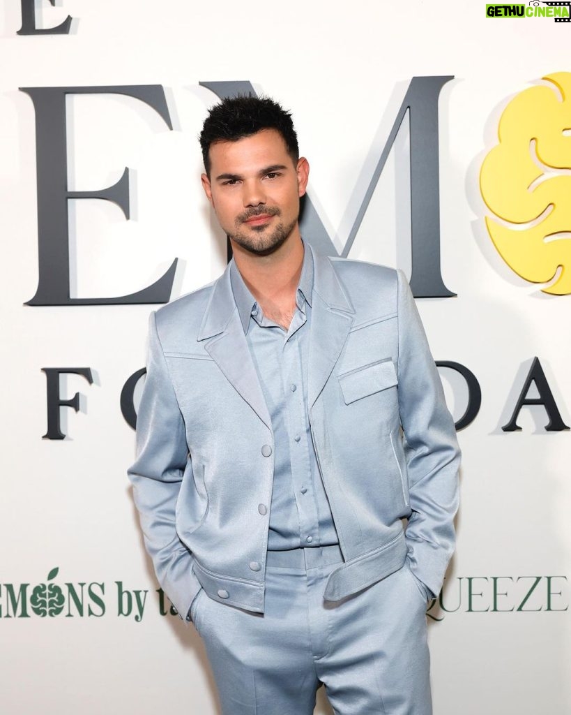 Taylor Lautner Instagram - There is no greater gift in the world than celebrating our 1 year wedding anniversary by hosting our Inaugural Lemons Foundation Gala raising mental health awareness. I am still in shock and awe by the turnout and generosity of so many. @taylautner I am SO proud of you and can’t wait to continue this journey together doing whatever little part we can contribute to such a massive and important need. This is only the beginning! 🍋🍋🍋 @lemonsbytay