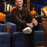 Taylor Lautner Instagram - @fallontonight for a very special Halloween episode let’s goooo!!!