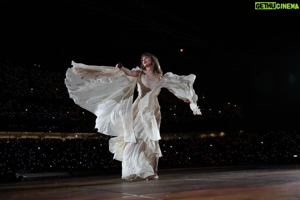 Taylor Swift Instagram - Sydney, Sydney, Sydney, Sydney… what a whirlwind of endless magical moments with you. I’m so grateful that we got to be the first tour to play Accor Stadium 4 times. I’ll never forget singing with Sabrina, the chaotic acoustic mashups, and the crowds that were louder (singing AND screaming) than I thought humanly possible. I want to thank all of the Aussie fans for being so positive and passionate, so funny and wild and FUN. Love you forever 🤍 📷: @theonlydonarnold / @gettyimages