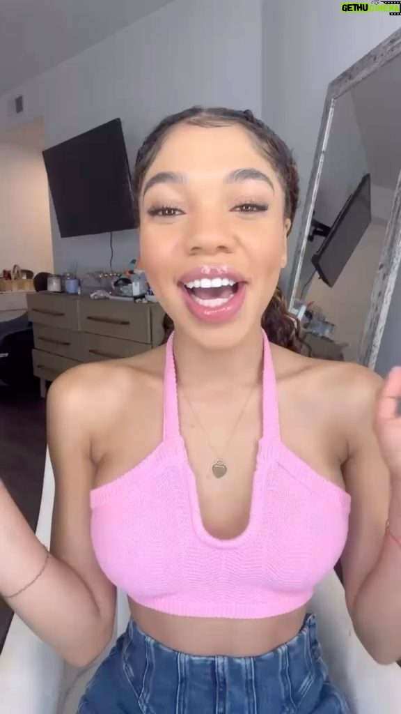 Teala Dunn Instagram - The more content you watch & share the more points you collect to enter the raffle draw to win tons of a amazing prizes, like a brand new iPhone 14 🥰Use my code Teala to get free 360VUZ points! @360vuz #VUZPartner https://share2.360vuz.com/TealaDunn