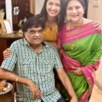 Tejashree Pradhan Instagram – Some meetings are mandatory to complete my Diwali🤗🤗🤗🌸🌸🌸 #extendedfamily 

#HappyDiwali #HappyLife