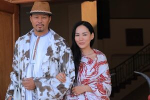 Terrence Howard Instagram - His Royal Highness King Oyo of Tooro and Her Majesty the Queen Mother welcomed Mira and I to his Kingdom. We were greeted with music and traditional dance that created a sense of joy and a welcoming to us. During this celebration we were honored when King Oyo blessed us with Ugandan names. We are extremely pleased to have this opportunity to immerse ourselves in this culture, the people, the food and the natural beauty of Uganda. Uganda is truly the Pearl of Africa.
