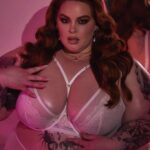 Tess Holliday Instagram - Going into 2024 free as a bird, fearlessly protecting & love this body👼🏻 Shot by my baby @alexevansphotography Hair by my other baby @angelinapanelli Makeup by my baby angel @marianamcgrathmakeup #plussizemodel #newyear #effyourbeautystandards