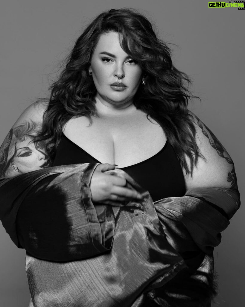 Tess Holliday Instagram - I’m so sorry I know it’s already HOT & I’m dropping these photos on y’all 😇 #iaintsorry #effyourbeautystandards Photos by @bonnienichoalds HMU @arosehairandmakeup