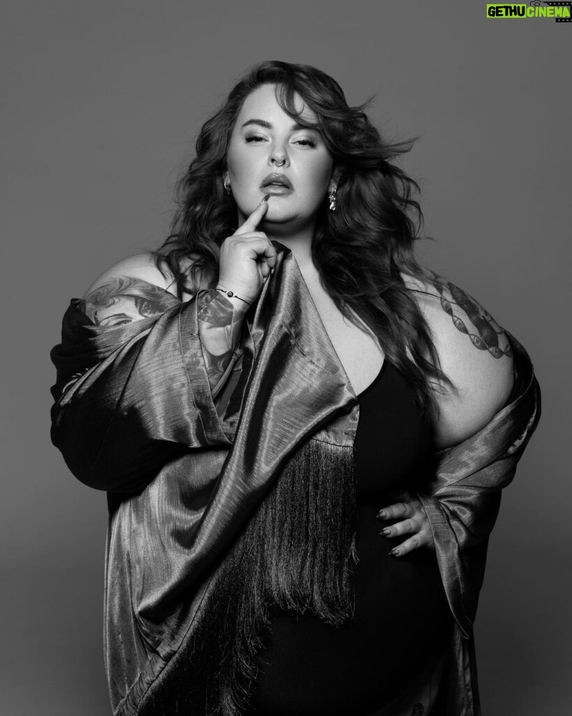 Tess Holliday Instagram - I’m so sorry I know it’s already HOT & I’m dropping these photos on y’all 😇 #iaintsorry #effyourbeautystandards Photos by @bonnienichoalds HMU @arosehairandmakeup
