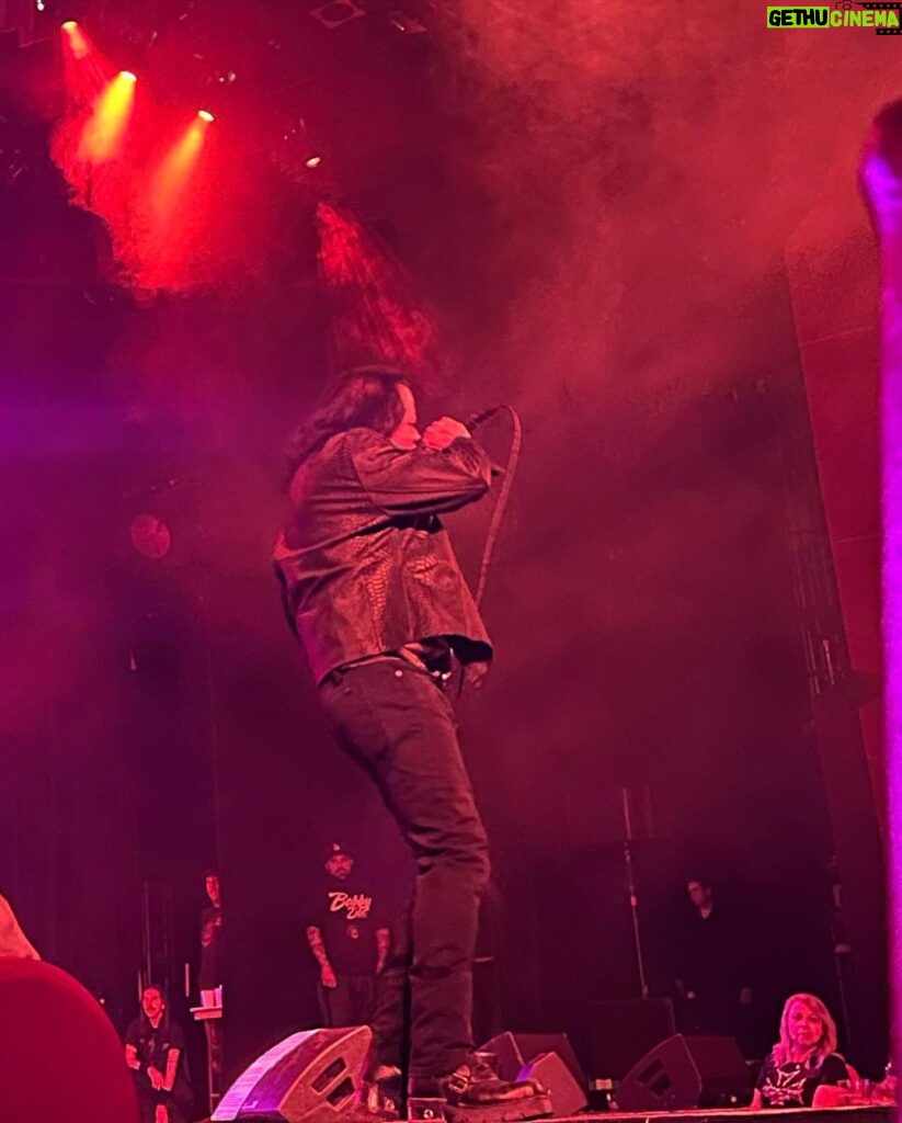 Tess Holliday Instagram - Took my girls to see Danzig sing Elvis in Vegas 🖤🤘🏻#danzig #danzigsingselvis #tropicana #daddydanzig #girlsweekend Tropicana Las Vegas