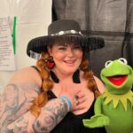Tess Holliday Instagram - KERMIEEEEEEE!!!!!! Are you freaking out with me?!!! Yesterday I got to meet @kermitthefrog at @willienelsonofficial ranch for @luckreunion & it was one of the most iconic moments of my entire life! Kermit, Eric & his team were so amazing while I cried (hahahaha!) & I got to hug Kermie after! The Muppets were such a huge part of my childhood & y’all know how much @realmisspiggy shaped my life! These photos are what I call “framers” and I’m 💯plastering these all over my home! Thank you to my dear friends @tatefarmstx for making one of my wildest dreams a reality!!!!!!!!!!!!!!!!!!!!!!!!!! I told myself this year that I was going to say yes to everything, and I’m so glad tagging alone with @melissatatetx to the Luck Reunion was one of them! Now excuse me while I sob 😭🤠💘 #kermit #kermitthefrog #themuppets #willienelson #willienelsonandfamily #lucktexas #misspiggy Texas