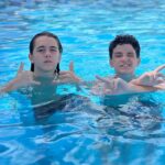 Théo Medon Instagram - #bloquinhodalolo e só assim mesmo pra do nada a gente meter uma dancinha na piscina 💦🕺🏼🎭 @henriquebonadio @lorenaqueiroz @gabrielmiller #theomedon #lorenaqueiroz #henriquebonadio #carnaval2024