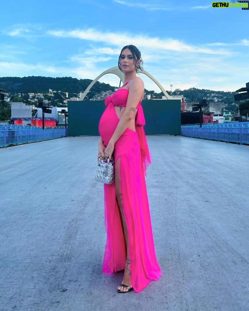 Thaila Ayala Instagram - E bora de #dumpthelook 💥 O @stealthelook me desafiou a encontrar 10 looks favoritos desse ano, mas confesso que os 10 looks que achei foram as ÚNICAS fotos de look q eu tinha no meu rolo de câmera e a ultima foto foi o que eu mais usei. Qual o favorito de vocês?