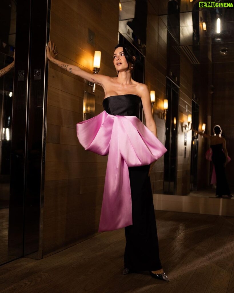 Thaila Ayala Instagram - EMMY NIGHT @iemmys Stylist @franconaid Dress @solacelondon Shoes @giuseppezanotti Jewelry @jackvartanian Beauty @marianabull74 📷 @rodolfosanchesfoto International Emmy Awards