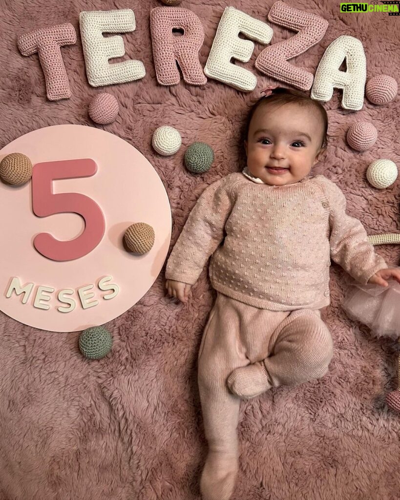 Thaila Ayala Instagram - Minha boneca sorridente fez 5 meses!!! Vivaaaa Tete!!!