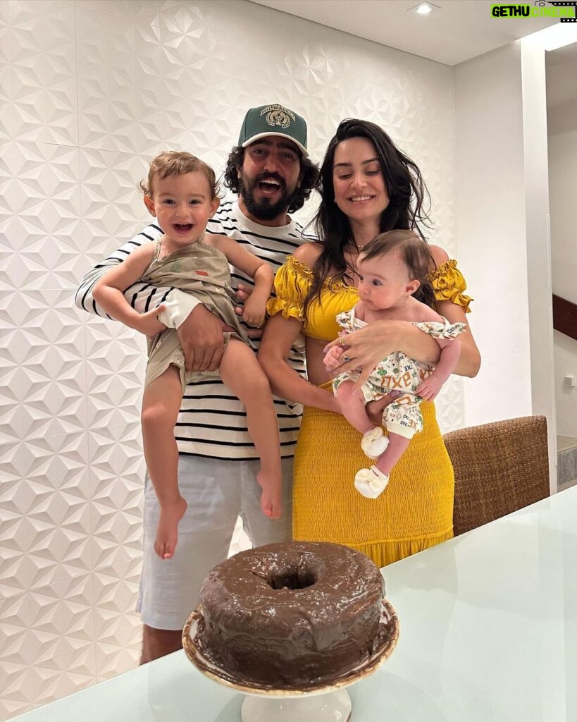 Thaila Ayala Instagram - Celebrando o milagrinho chamado Tereza! Ps: Viajando então o bolinho foi improviso de um desejo cenoura c brigadeiro 🧡