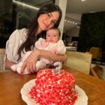 Thaila Ayala Instagram – Esse mês mamãe fez bolo temático sim ❣️
Viva o mêsversario mais importante de todos!!! 
Viva Tete!