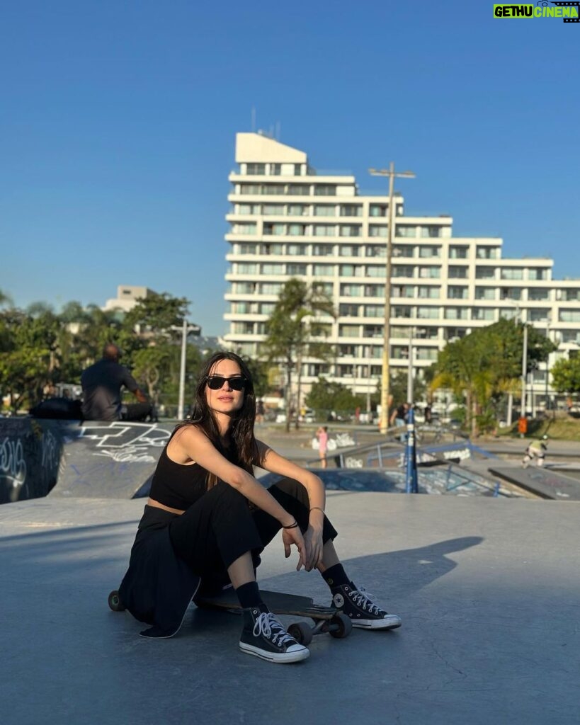 Thaila Ayala Instagram - Maturidade nenhuma pra esse rolê 🛹 Rio de Janeiro, Rio de Janeiro