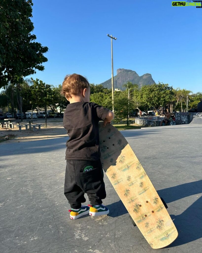 Thaila Ayala Instagram - Maturidade nenhuma pra esse rolê 🛹 Rio de Janeiro, Rio de Janeiro