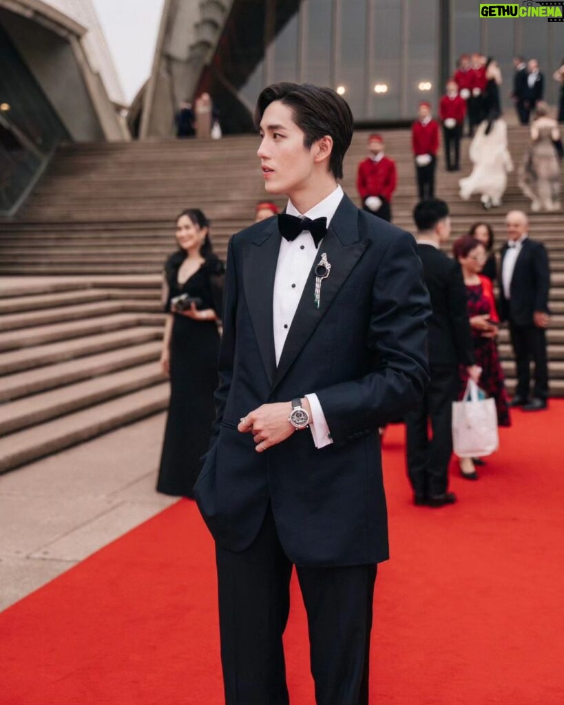 Thanapob Leeratanakachorn Instagram - 🚶🤵🐆🔥⁣ #CartierHighJewellery⁣ #CartierSydney