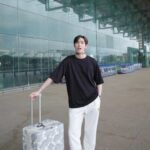 Thanapob Leeratanakachorn Instagram - My fav fellow traveller🫶🦊🥰 #SamsoniteTH #SamsoniteMaisonKitsunéXThanapob #MaisonKitsunéXSamsoniteTH #CarryYourWanderlust