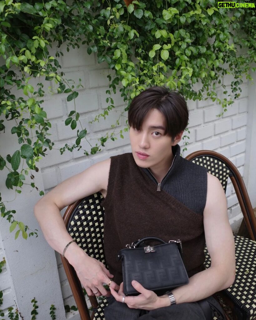 Thanapob Leeratanakachorn Instagram - Cozy with who I am. 😉⁣ ⁣ #FendiPeekaboo @FENDI