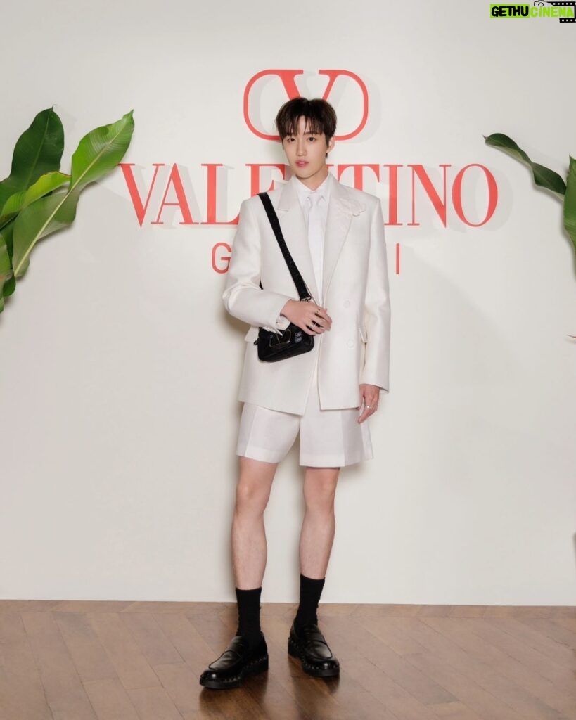 Thanapob Leeratanakachorn Instagram - A special night with @maisonvalentino⁣ ⁣ #VALENTINOGARAVANI #ValentinoNarratives⁣ #ValentinoGaravaniAndPORTER