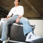 Thanat Lowkhunsombat Instagram - ที่ใส่เสื้อหนา เพราะวันนี้ลีใส่บาจาแล้ว Cool 😄👟 @Batathailand ถึงกับต้องเคลียร์ความจำเครื่องให้ภาพความคูล เพราะสนีกเกอร์ “NORTH STAR BY BATA” ถ่ายมุมไหนก็ออกมาดูดี แถมใส่สบาย ก้าวไปทางไหนก็เพลิน หยิบบาจามาใส่นั่งใส่เดินใส่เท่ๆ ได้ทุกวัน ฝากบาจาด้วยนะครับ แวะไปช้อปได้ทุกสาขา หรือสั่งซื้อออนไลน์ได้ที่ www.bata.co.th ❤️ #Bata #Batathailand #SurprisinglyBata #Stylewithcomfort #NorthstarbyBata #SneakersforAll