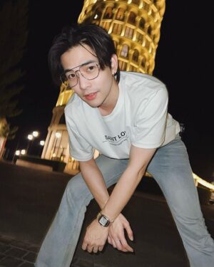 Thanat Lowkhunsombat Instagram - หอเอน 🫤