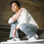 Thanat Lowkhunsombat Instagram - ที่ใส่เสื้อหนา เพราะวันนี้ลีใส่บาจาแล้ว Cool 😄👟 @Batathailand ถึงกับต้องเคลียร์ความจำเครื่องให้ภาพความคูล เพราะสนีกเกอร์ “NORTH STAR BY BATA” ถ่ายมุมไหนก็ออกมาดูดี แถมใส่สบาย ก้าวไปทางไหนก็เพลิน หยิบบาจามาใส่นั่งใส่เดินใส่เท่ๆ ได้ทุกวัน ฝากบาจาด้วยนะครับ แวะไปช้อปได้ทุกสาขา หรือสั่งซื้อออนไลน์ได้ที่ www.bata.co.th ❤️ #Bata #Batathailand #SurprisinglyBata #Stylewithcomfort #NorthstarbyBata #SneakersforAll