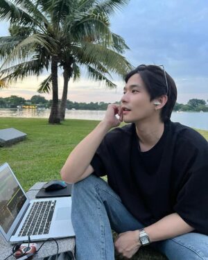 Thanat Lowkhunsombat Instagram - 🎼🌞🌴