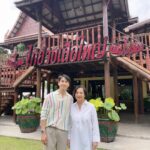 Thanawat Wattanaputi Instagram - ขอบคุณหม่อมกมลา ยุคล ครับ พามาทานข้าว ร้านไก่ย่างเสือใหญ่สาขาวัดพระศรีบางเขน อร่อยฝุดๆ🥰🤤 บรรยากาศดีมาก (ผู้ใหญ่คนเเรกที่ให้โอกาสผมได้เข้าเป็นนักเเสดง จนทุกวันนี้ ❤️)