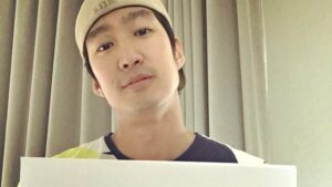 Thanawat Wattanaputi Instagram - ในปลายปีนี้(15ธันวาคม)พี่กับเพื่อนนักแสดง จะมีงานเตะฟุตบอลการกุศลที่จังหวัดประจวบคีรีขันธ์ สำหรับผู้ที่สนใจเข้าร่วมงาน ติดตามกติกาการลงทะเบียนและรายละเอียดต่างๆได้ที่ facebook fanpage, twitter และ Instagram ของ popeclub เร็วๆนี้ มากันเยอะๆนะครับ #ก่อการดี