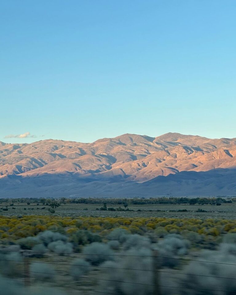 Thanayut Thakoonauttaya Instagram - A breathtaking landscape that the camera can't capture – best appreciated through your own eyes. #Nevada #LasVegas #USA Nevada, USA