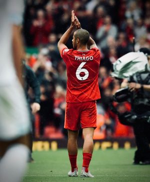 Thiago Alcántara Instagram - Thanks for your warm welcome. #FullAnfield 😍
Great three points! #YNWA
