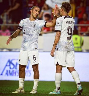 Thiago Alcántara Instagram - 🖐️ @roberto_firmino