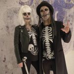 Thiago Alcántara Instagram - Trick or treat? 🎃🔥#HalloweenFCBayern with @juliavigas