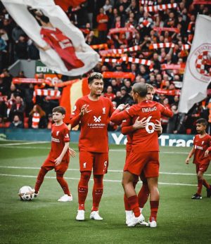 Thiago Alcántara Instagram - That’s the way!
Incredible Anfield today.
Up the Reds!