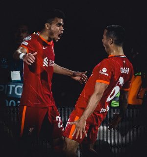 Thiago Alcántara Instagram - PARIS HERE WE COME!! 🙌🏽 #YNWA
