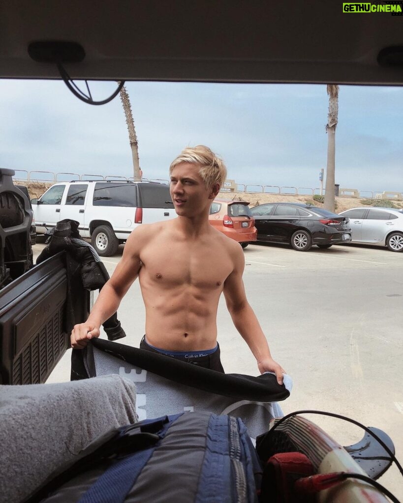 Thomas Kuc Instagram - morning surf Huntington Beach Pier