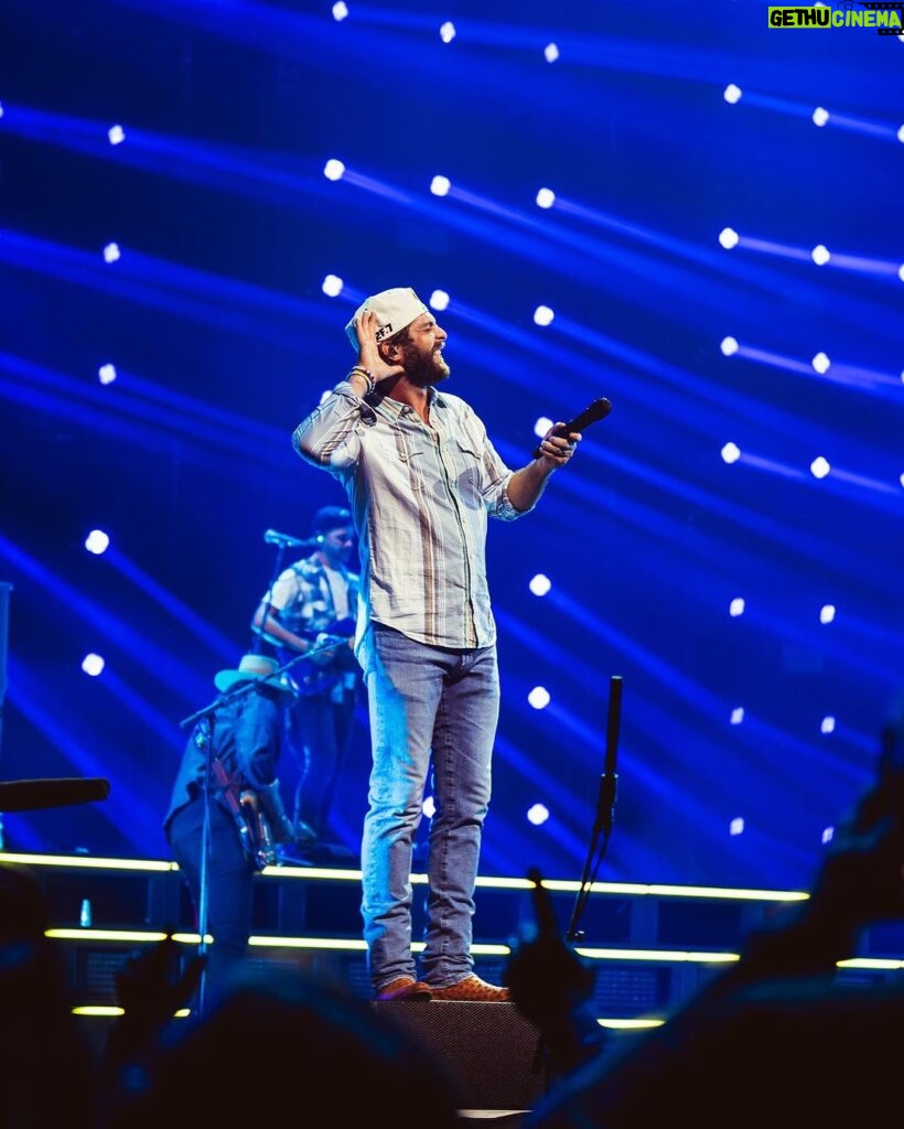 Thomas Rhett Instagram - Charlottesville, we love y’all!! What an epic crowd! 💥🚀 Penn State - see ya tonight! 📸: @graysongregory Charlottesville, Virginia