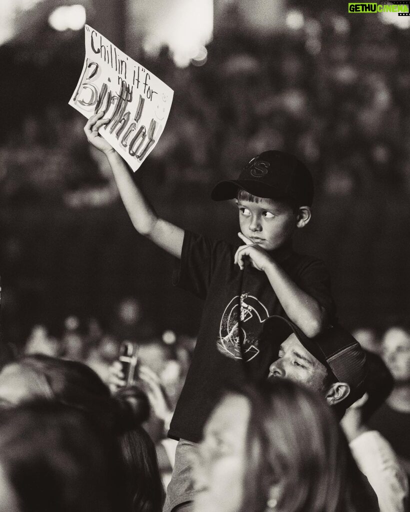 Thomas Rhett Instagram - Charlottesville, we love y’all!! What an epic crowd! 💥🚀 Penn State - see ya tonight! 📸: @graysongregory Charlottesville, Virginia