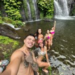 Thomaz Costa Instagram - Junho… mês do meu aniversário… 06/2023 foi o melhor mês da minha vida! Comecei em Bali, na Indonésia 🇮🇩 fui para Dubai 🇦🇪, voltei para o Brasil 🇧🇷 para comemorar meu aniversário… fui para Ibiza 🇪🇸 depois passei em Barcelona, também na 🇪🇸 fui com amigos até Andorra 🇦🇩 de moto… ainda deu mais uma passada em Ibiza… sou grato a Deus por cada minuto vivido, cada experiência, cada visual, cada risada, cada pessoa que eu conheci… foi o melhor mês da minha vida 😍 Em Vários Lugares
