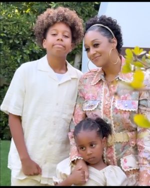 Tia Mowry Instagram - Not too long ago, my friend Becki reached out to me and asked if she could take some photos of my family. 

And at first I felt a bit hesitant, as I’m sure many of you know my family dynamic has changed.

But she said to me, I know you’ve been going through some personal things, and that there have been some changes to your dynamic. But that doesn’t mean that you can’t carry on with tradition. And although things will look different, that doesn’t mean that some things are no longer worth carrying on.

Change can be tough, it can be a lot to work through and a lot to go through. But what keeps me going is my family, and they are the reason I wake up with a smile on my face everyday.

And so thank you @smithhousephoto for capturing the essence of my family, and the moments in the here and now. Here’s to new traditions 🥂